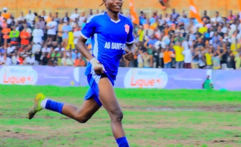 Illicocash Ligue 1 : Nathan Tangala signe un retour décisif avec l’AS Saint Luc