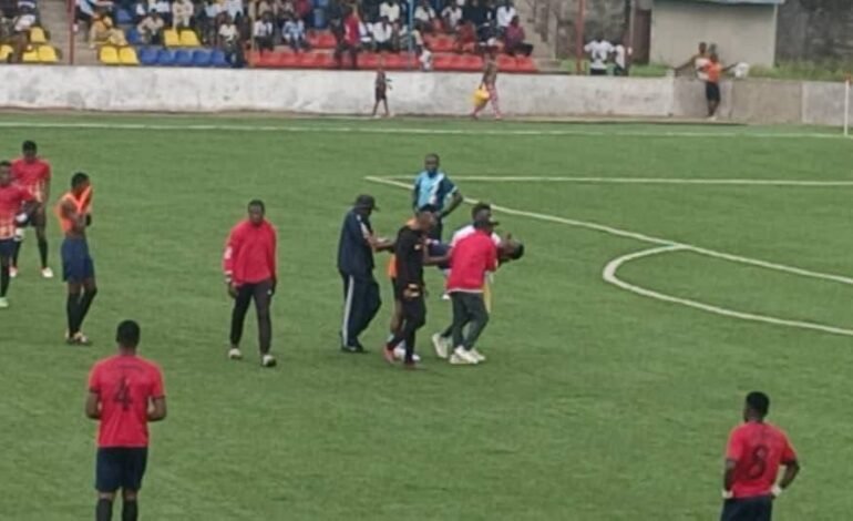 Foot Provincial / Bumba : Blessé, Zaki Masia évacué du terrain à mains nues au lieu du civière