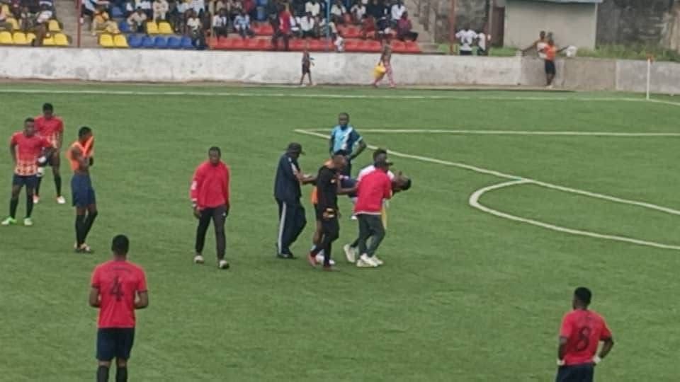 Foot Provincial / Bumba : Blessé, Zaki Masia évacué du terrain à mains nues au lieu du civière