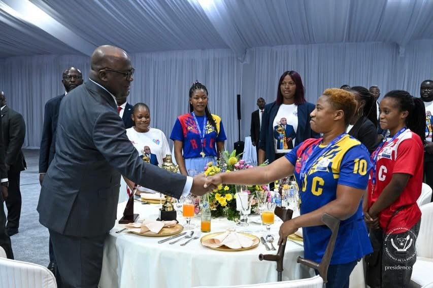 BASKET-BALL : Félix Tshisekedi reçoit les Léopards dames U-25 en fauteuil, championnes d’Afrique