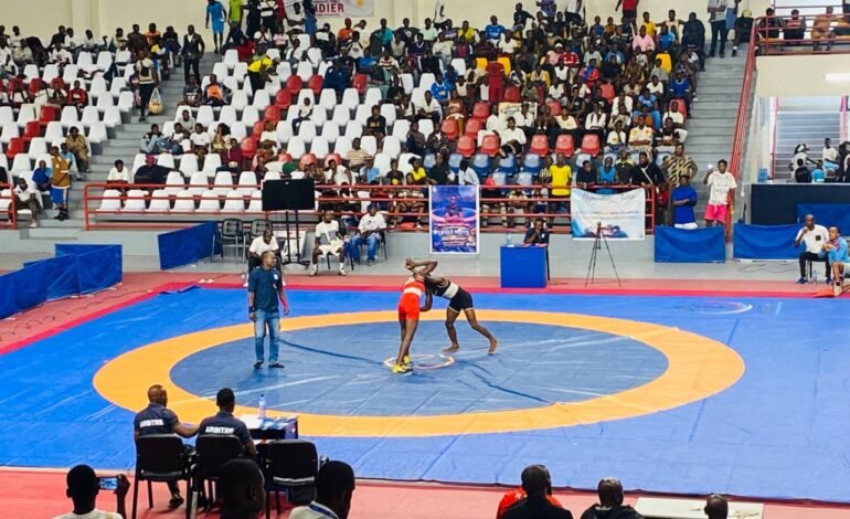 La FECOLUTTA relance le championnat national de lutte à Kinshasa Après plusieurs années d’interruption, la Fédération congolaise des luttes associées (FECOLUTTA) relance officiellement le championnat national. Cette 16ᵉ édition a débuté ce samedi 14 mars 2026 au gymnase de tennis de table du Stade Tata Raphaël, à Kinshasa.