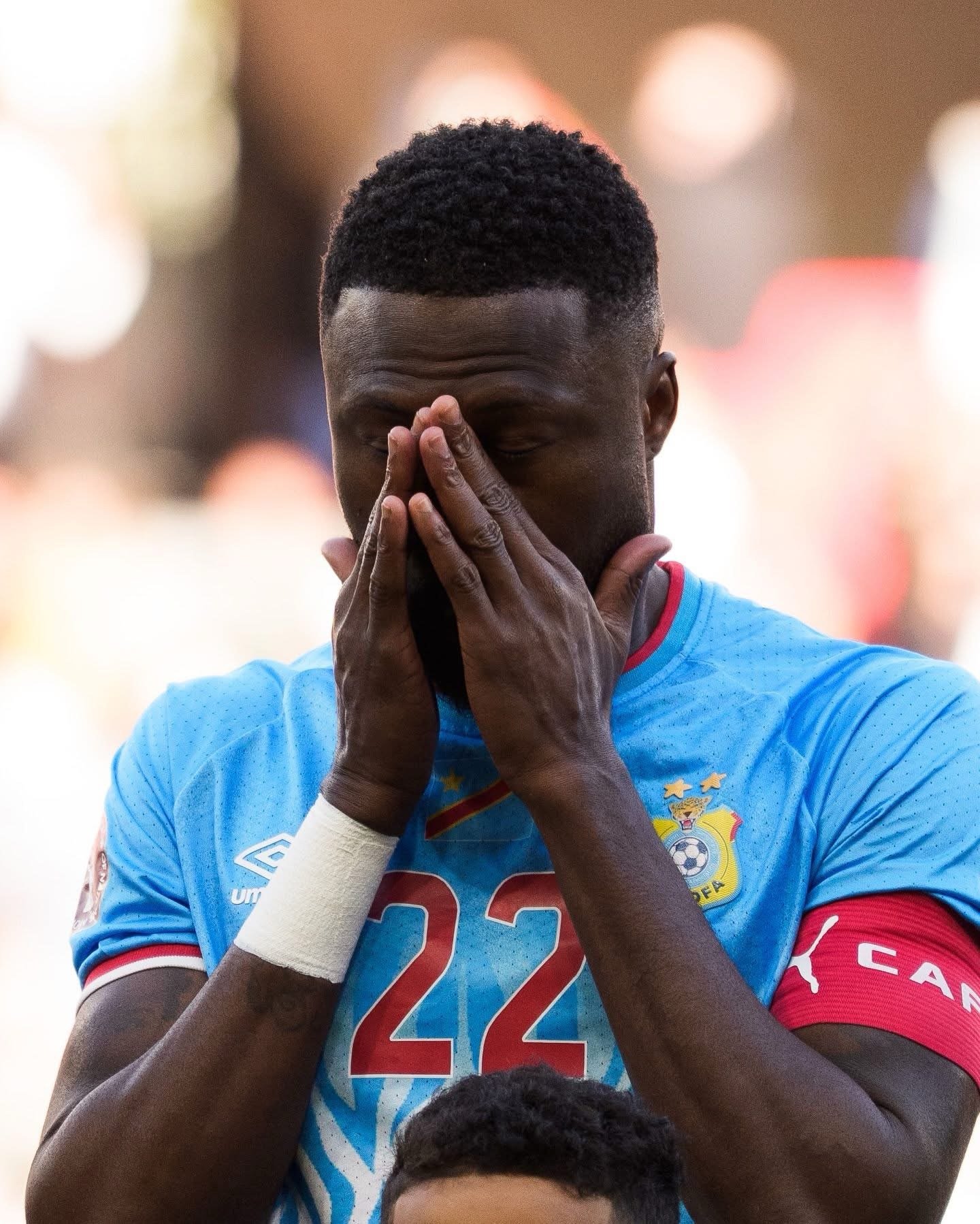 Football : Le LOSC saisit la FIFA après le retard de Mbemba