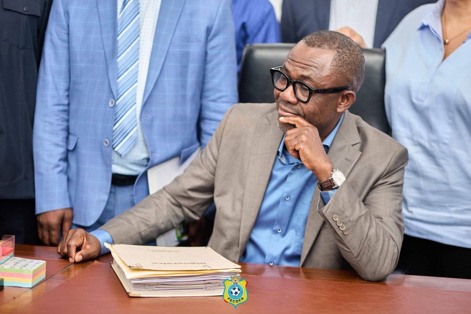 RDC – Football : Véron Mosengo mise sur le football de proximité avec une visite stratégique à Boende