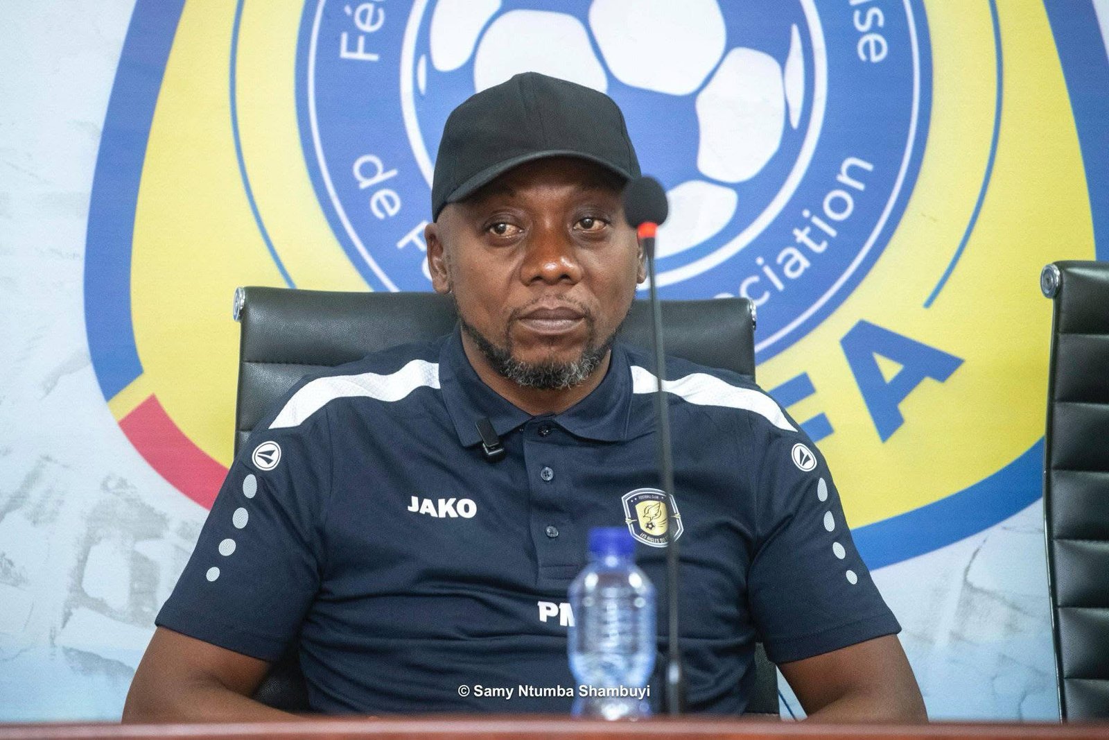 ILLICOCASH LIGUE 1 – PLAY-OFFS : « Il n’y a pas de match particulier. Tous les matchs ont la même saveur » : Papy Mpoyi garde la tête froide avant le choc face à Vita Club