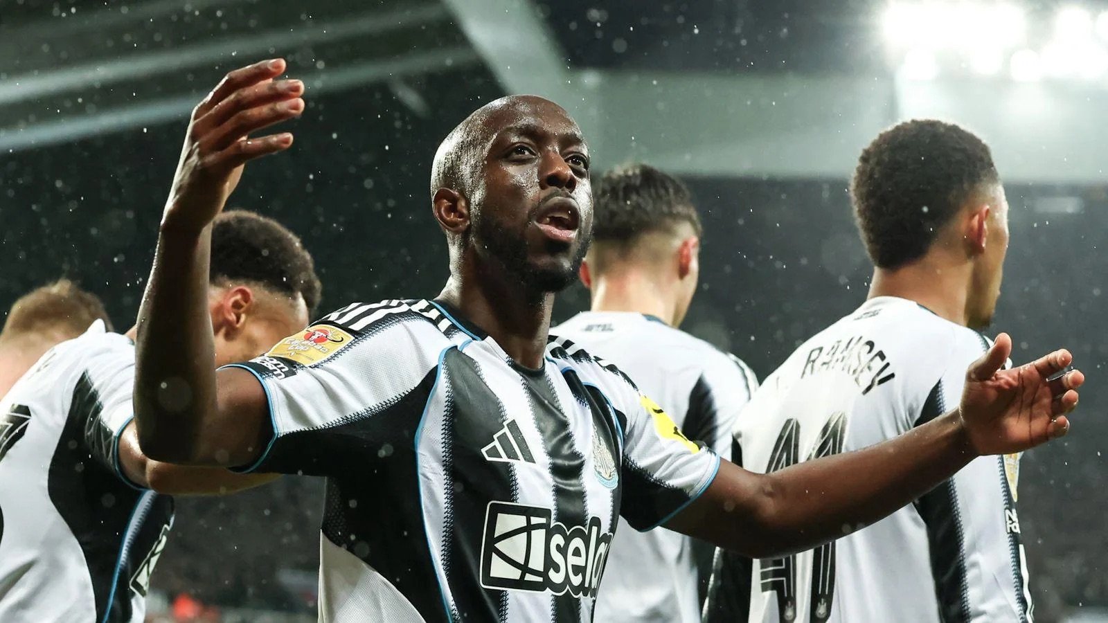 Premier League Anglais : YowanWISSA envoie les magpies au septième ciel, Newcastle s&rsquo;impose face à Tottenham (2-0)