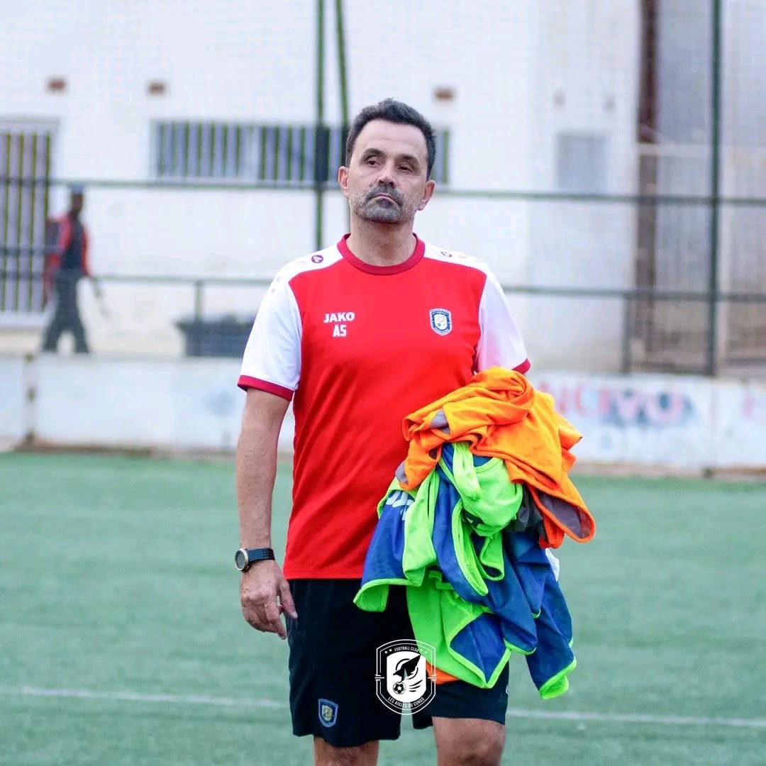 FOOTBALL : ALBERTO SAMSÓ PREND LA PORTE APRÈS L’ÉLIMINATION DES AIGLES DU CONGO EN AFRIQUE