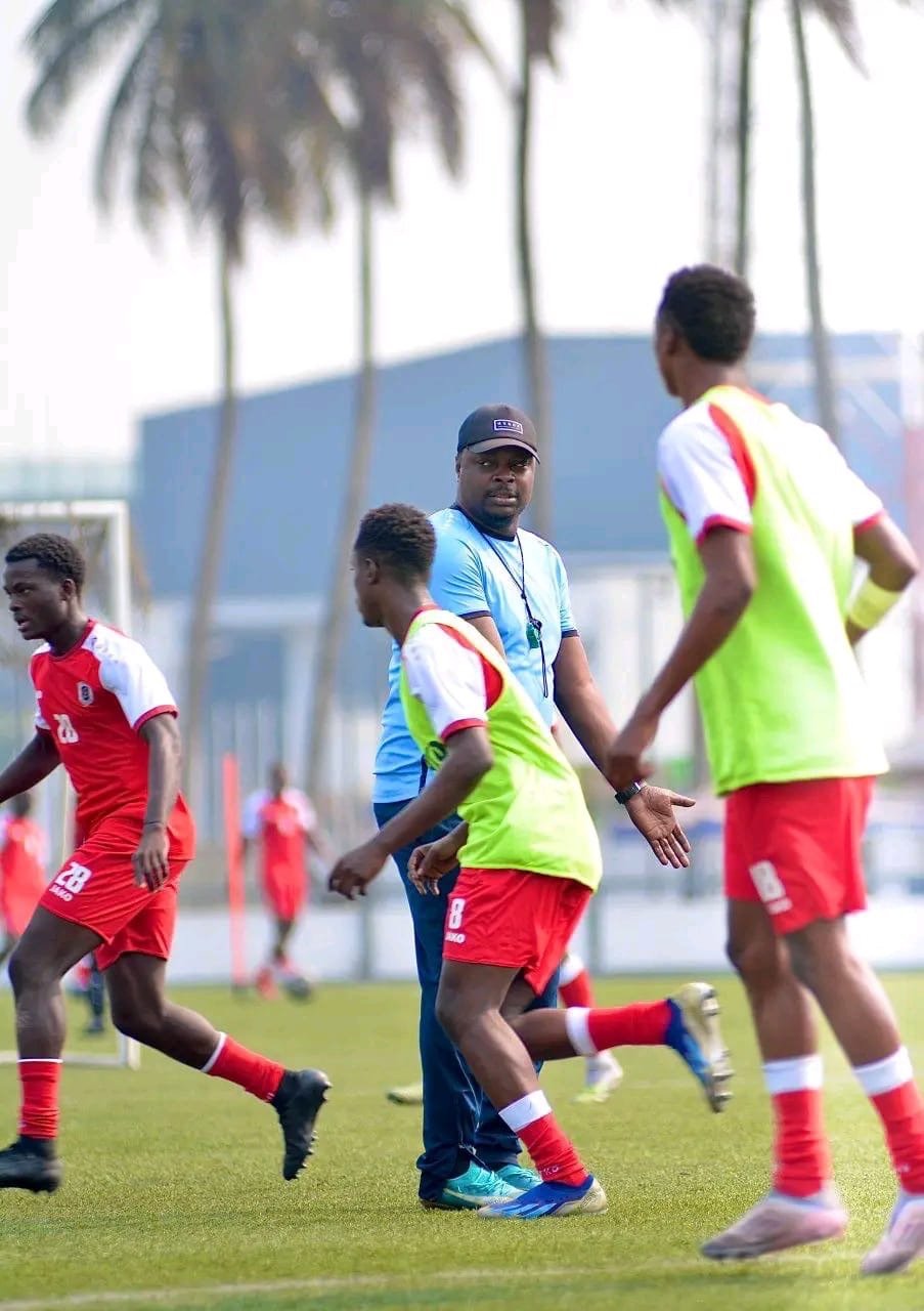 FOOTBALL : DU JOUEUR À FORMATEUR, GLADYS BOKESE VEUT BÂTIR LA RELÈVE